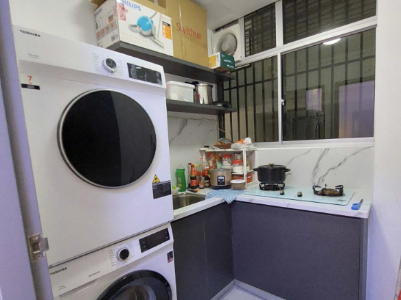 Studio Unit For Rent | Robson Condominium