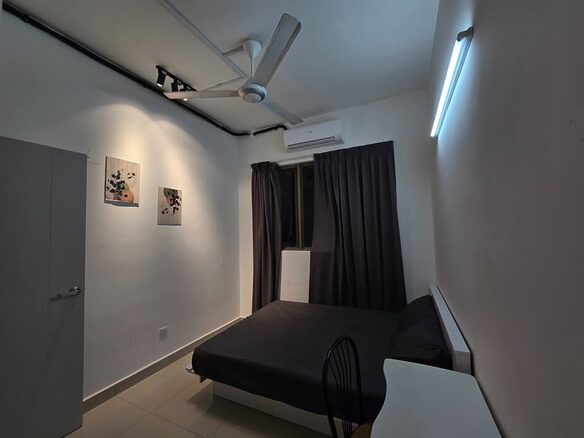 Middle Queen Bed Room Bayan Lepas