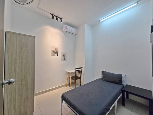 Middle Queen Bed Room Bayan Lepas