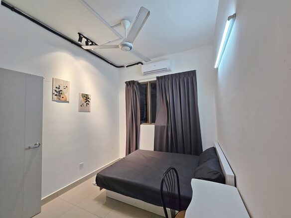 Middle Queen Bed Room Bayan Lepas