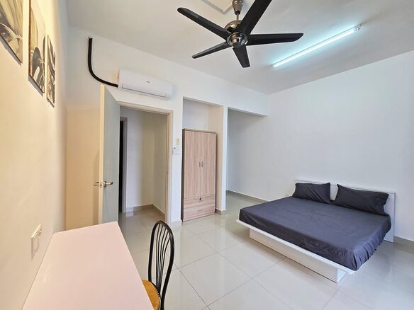 Middle Queen Bed Room Bayan Lepas