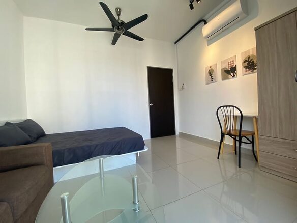 Middle Queen Bed Room Bayan Lepas