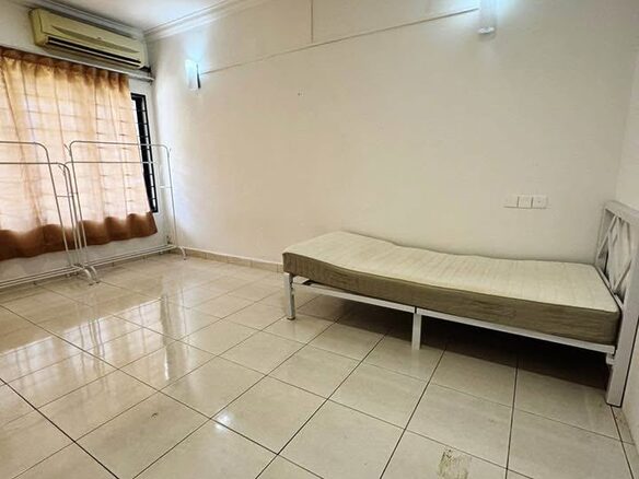 Single Medium Room For Rent