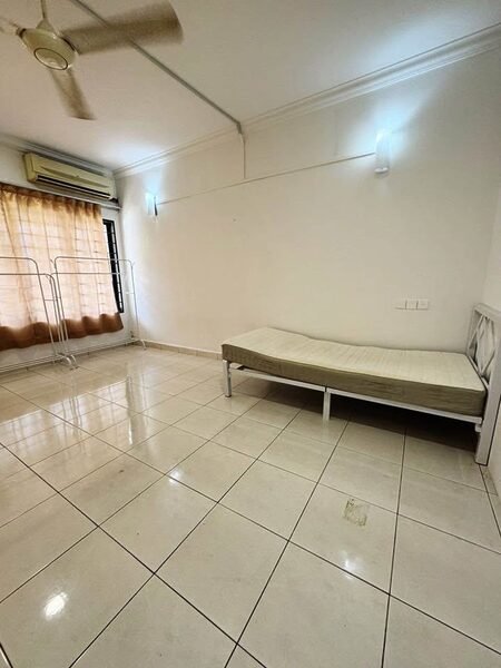 Single Medium Room For Rent
