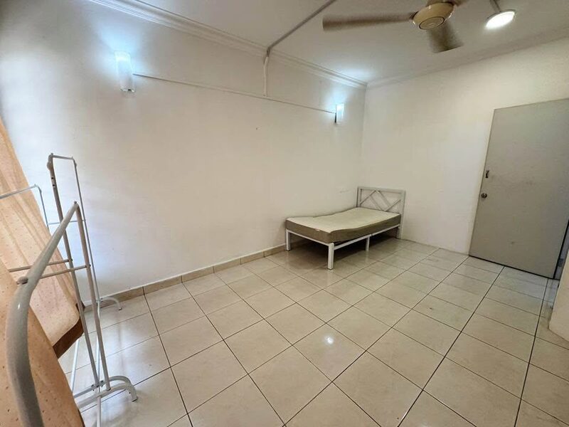 Single Medium Room For Rent