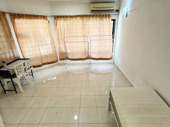 Single Medium Room For Rent