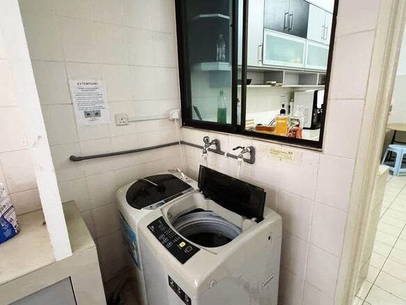 Single Medium Room For Rent