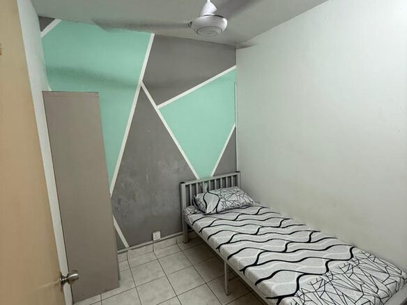 Single Room Male at Flora Damansara KPJ2 1Utama