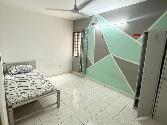 Single Room Male at Flora Damansara KPJ2 1Utama