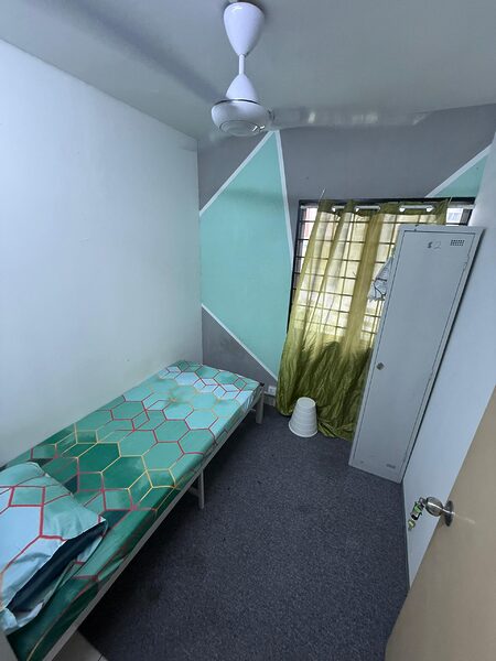 Bilik 2 (2) Single Room Male at Flora Damansara KPJ2 1Utama