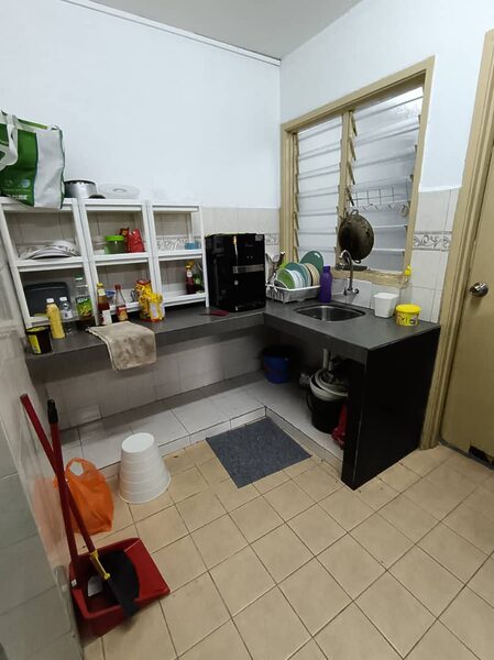 DAPUR (2) Single Room Male at Flora Damansara KPJ2 1Utama