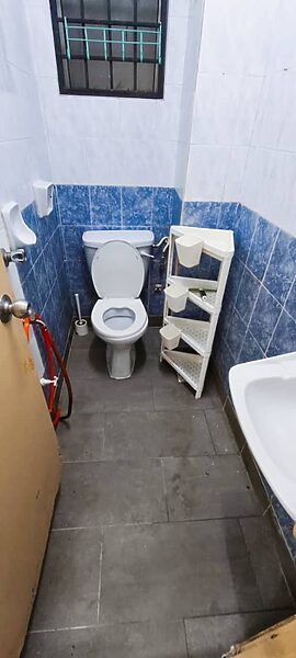 Toilet Depan Single Room Male at Flora Damansara KPJ2 1Utama