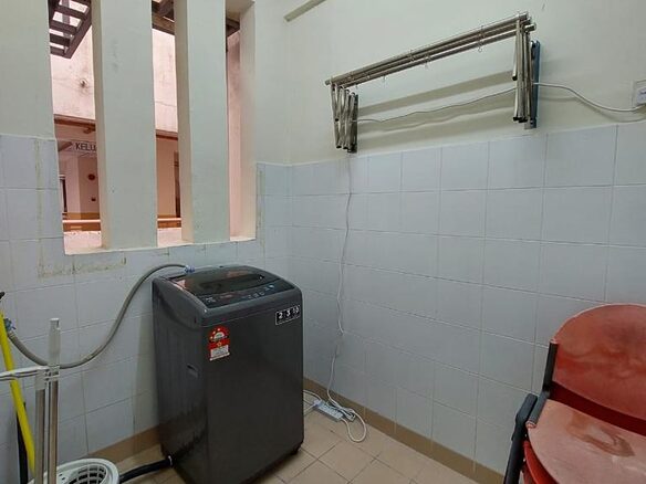Master Room Male with toilet at Cyberia Smarthomes