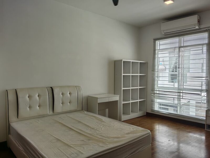 Puchong master room for rent