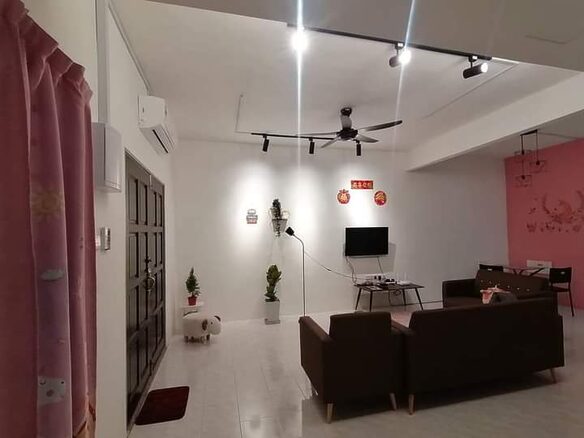 PREMIUM MASTER ROOM WITH STYLISH DESIGNS