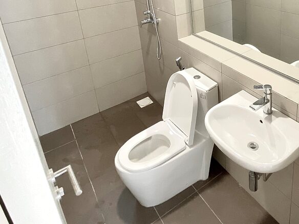 🌟Free wifi🌸Female🌟Balcony + Medium Room