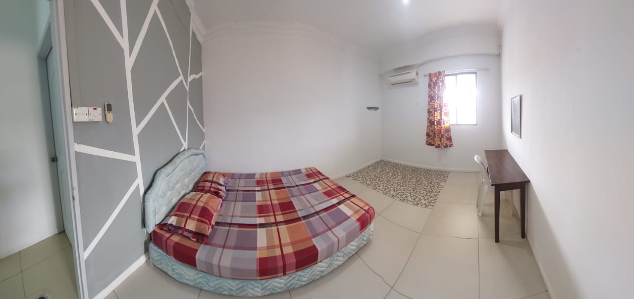 Room 2 (1) Queen Size Bedroom for Rent (Takada Area)