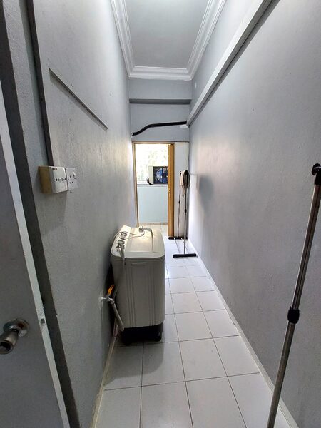 Wash Machine Queen Size Bedroom for Rent (Takada Area)