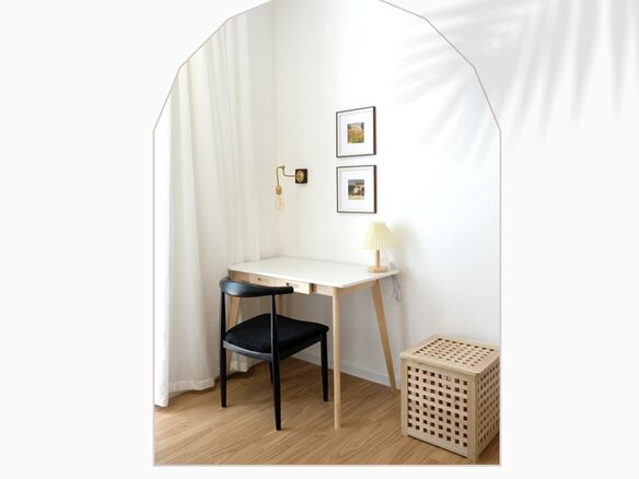Balcony + Medium Room Near MMU and UoC