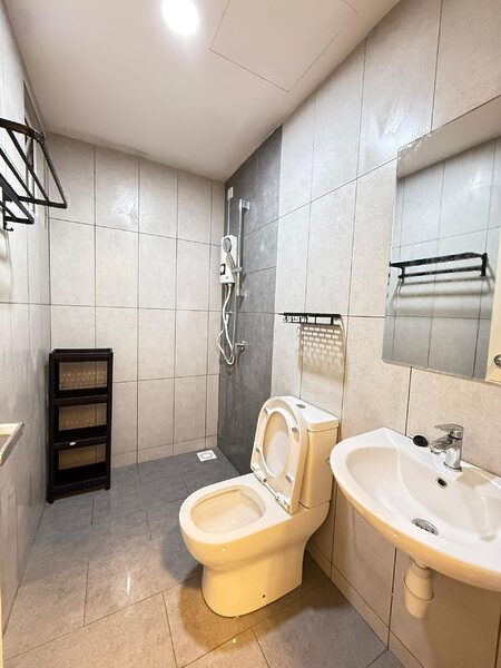 Tuan 2egacy_R1 Master room_Female w Bath_Fit 2 pax