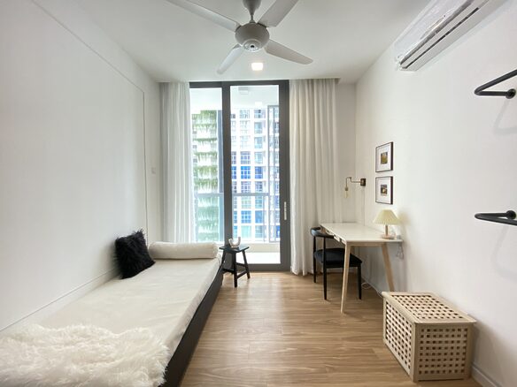 🌟Free wifi🌸Female🌟Balcony + Medium Room