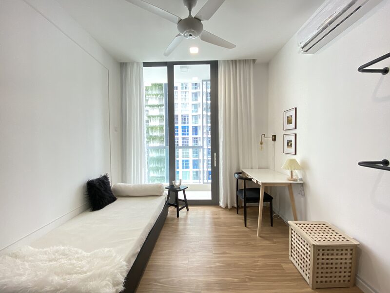 🌟Free wifi🌸Female🌟Balcony + Medium Room