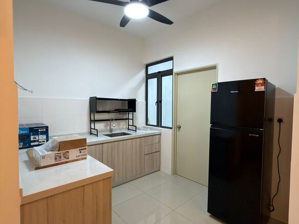 Topaz Condominium _R1 Master Room_Female w Bath