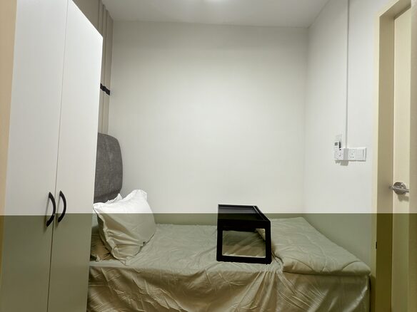 Razak City Residences_R2 Medium Room & Bath_Female