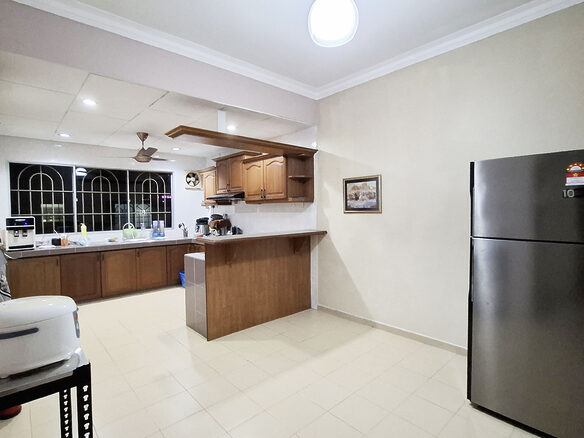 Fully Furnished Kota Kemuning Room for Rent!