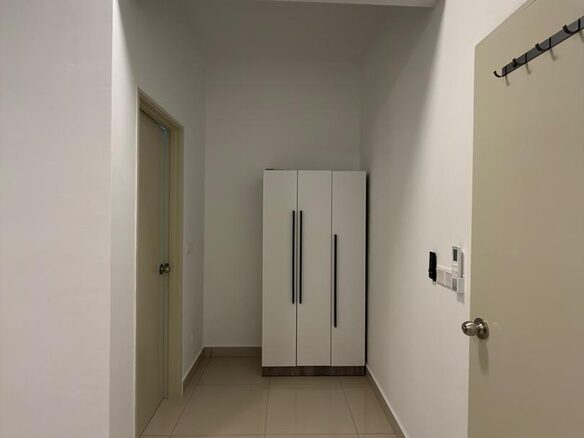 Topaz Condominium _R1 Master Room_Female w Bath
