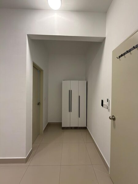Topaz Condominium _R1 Master Room_Female w Bath