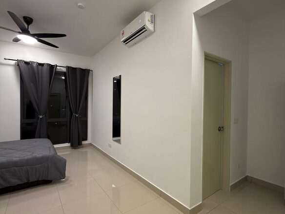 Topaz Condominium _R1 Master Room_Female w Bath