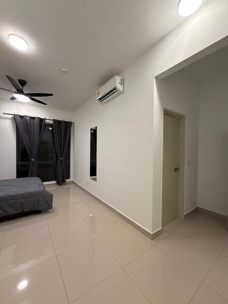 Topaz Condominium _R1 Master Room_Female w Bath