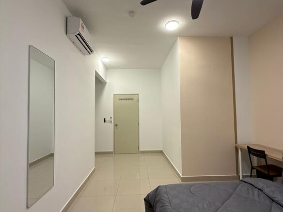 Topaz Condominium _R1 Master Room_Female w Bath