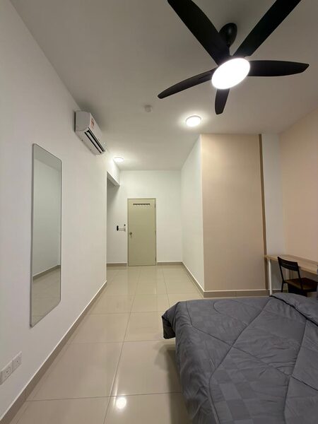 Topaz Condominium _R1 Master Room_Female w Bath