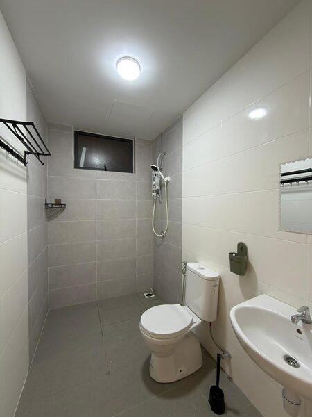 Topaz Condominium _R1 Master Room_Female w Bath