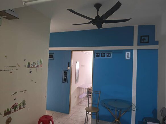 ROOM TO LET , 1-2 PERSON WITH QUEEN SIZE IKEA BED