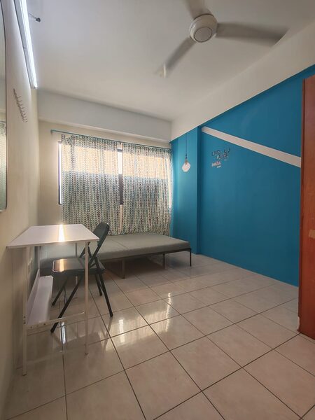 ROOM TO LET , 1-2 PERSON WITH QUEEN SIZE IKEA BED