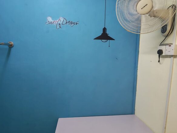 ROOM TO LET, WITH AIR COND