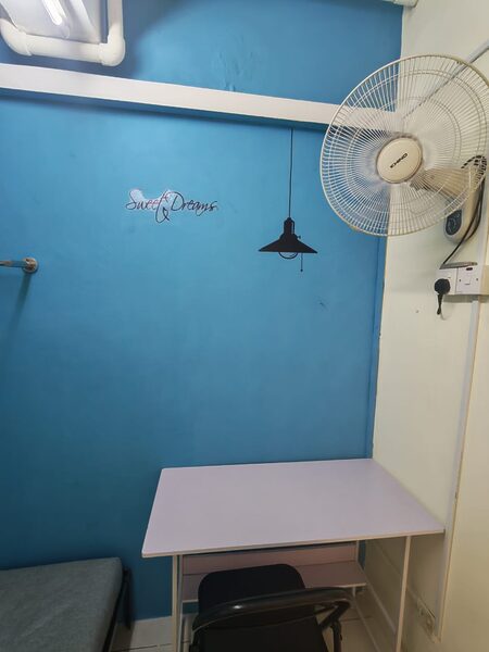 ROOM TO LET, WITH AIR COND