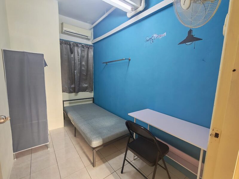 ROOM TO LET, WITH AIR COND