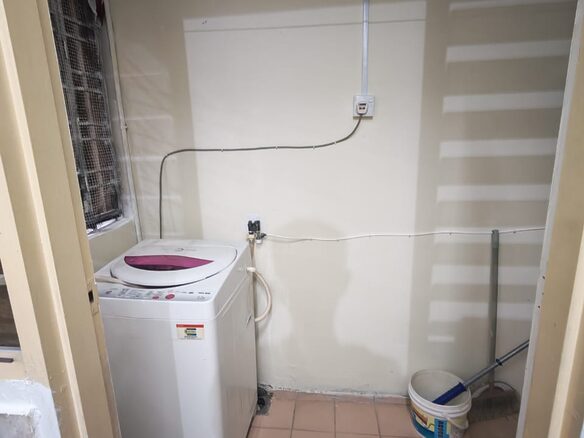 ROOM TO LET, WITH AIR COND