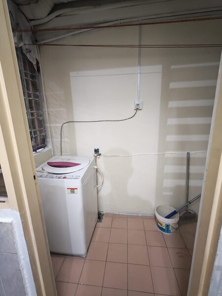 ROOM TO LET, WITH AIR COND