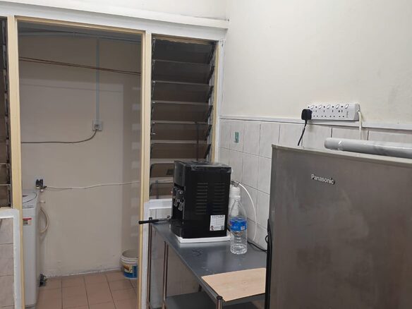 ROOM TO LET , 1-2 PERSON WITH QUEEN SIZE IKEA BED