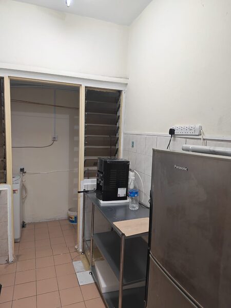 ROOM TO LET , 1-2 PERSON WITH QUEEN SIZE IKEA BED