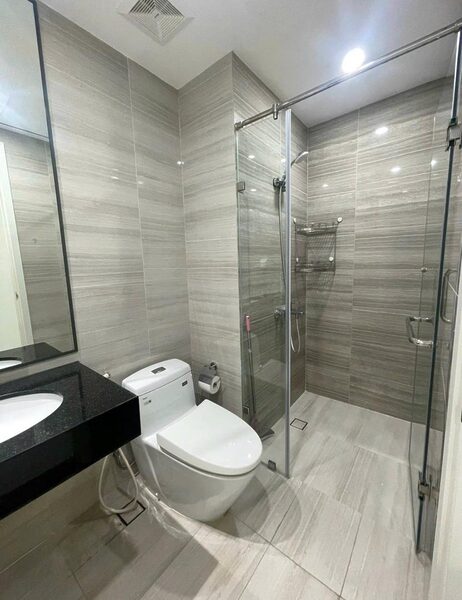 6 Capsquare Condominium