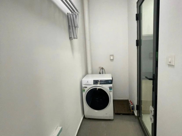6 Capsquare Condominium