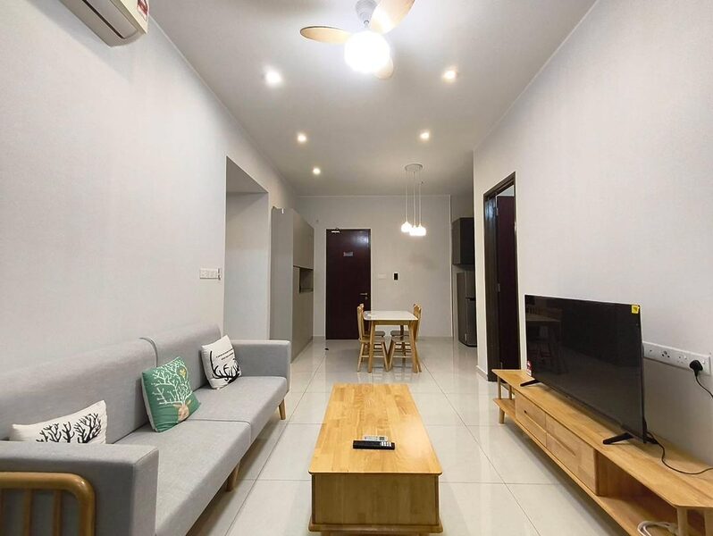 Fully Furnished T Parkland Condominium