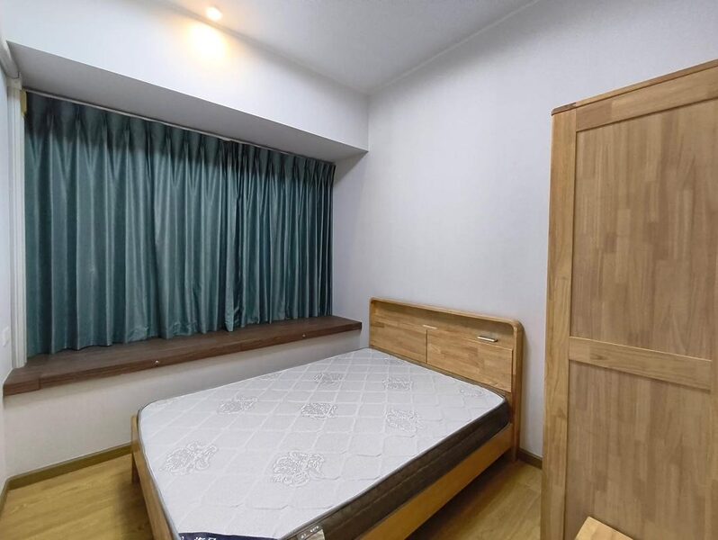 Fully Furnished T Parkland Condominium