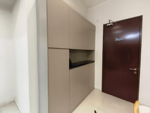 Fully Furnished T Parkland Condominium